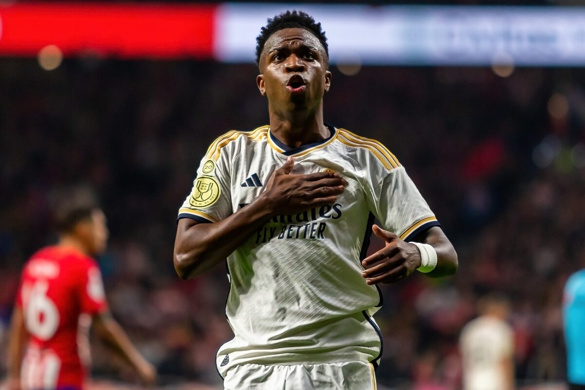 Elszabadultak az indulatok a Real Madrid meccsén – majdnem megdobták Vinícius-t
