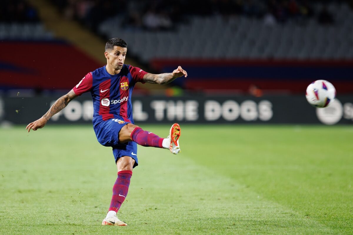 Eldőlt Cancelo sorsa Barcelonában