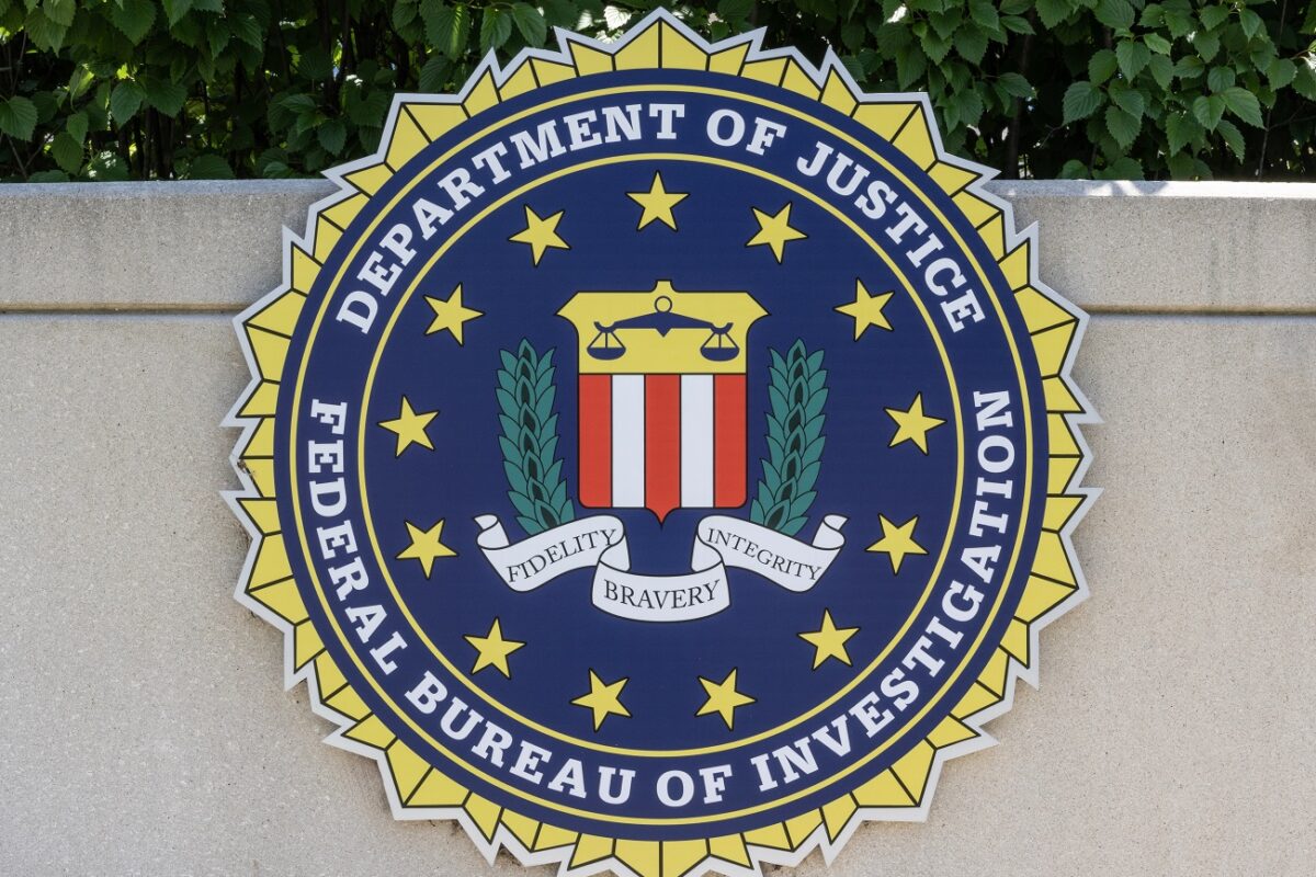 Példátlan lépésre szánhatja el magát az FBI