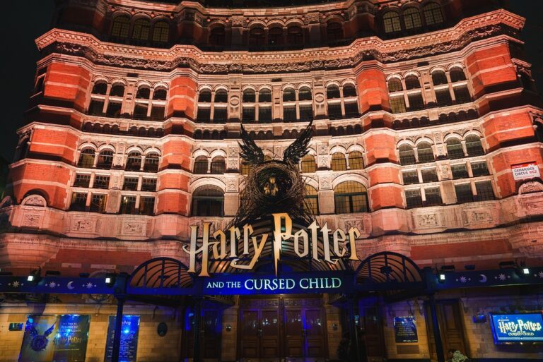 Emiatt nem vasárnap indul a Harry Potter-sorozat az HBO-n