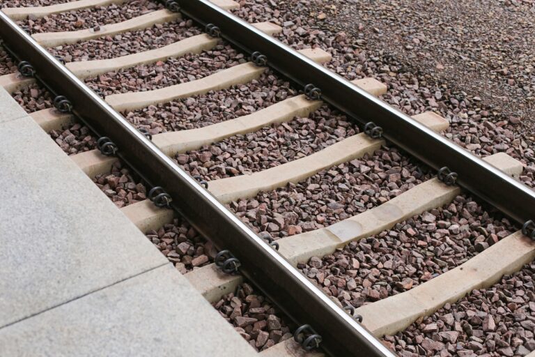 Azonnali riasztás a MÁV-nál – kigyulladt egy mérővonat Cegléd és Abony között