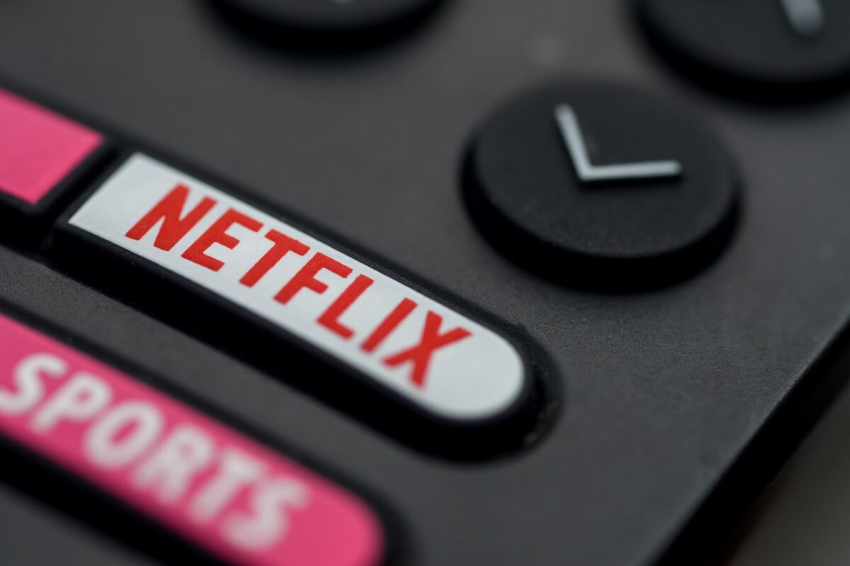 Ez a hatrészes Netflix sci-fi sorozat még a Silót és a Falloutot is lekörözi