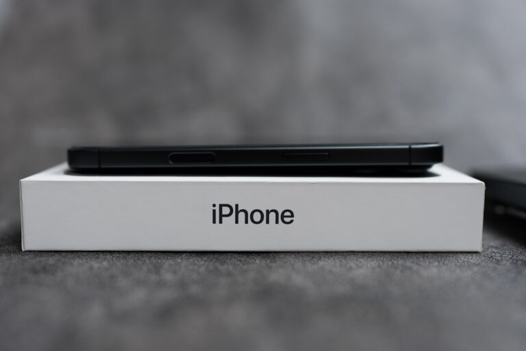 Ennyi ideig bírja folyamatosan az iPhone zseblámpája egyetlen töltéssel
