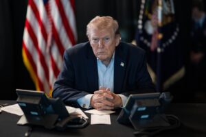 Míg mi aludtunk, Donald Trump rendkívüli és váratlan bejelentést tett Lengyelországról