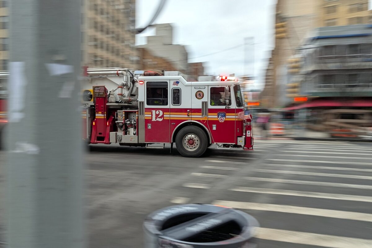 Hatalmas robbanás rázta meg New Yorkot – rengeteg tűzoltó is megsérült