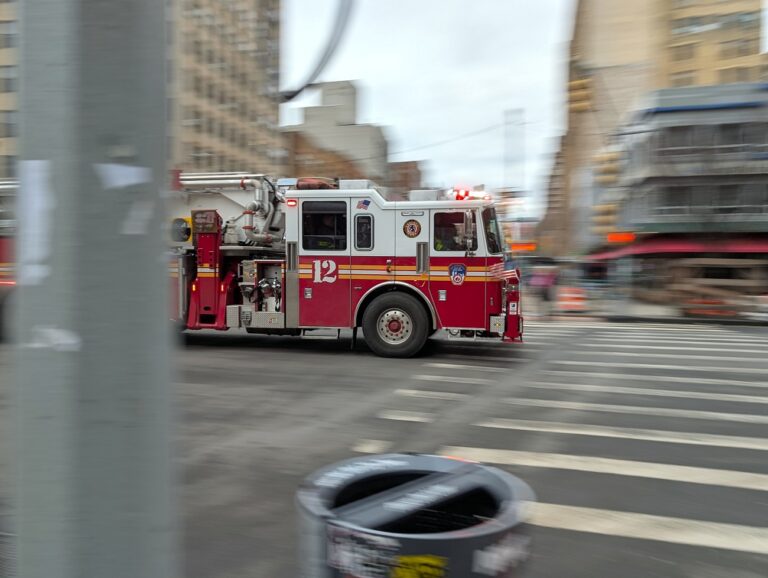 Hatalmas robbanás rázta meg New Yorkot – rengeteg tűzoltó is megsérült