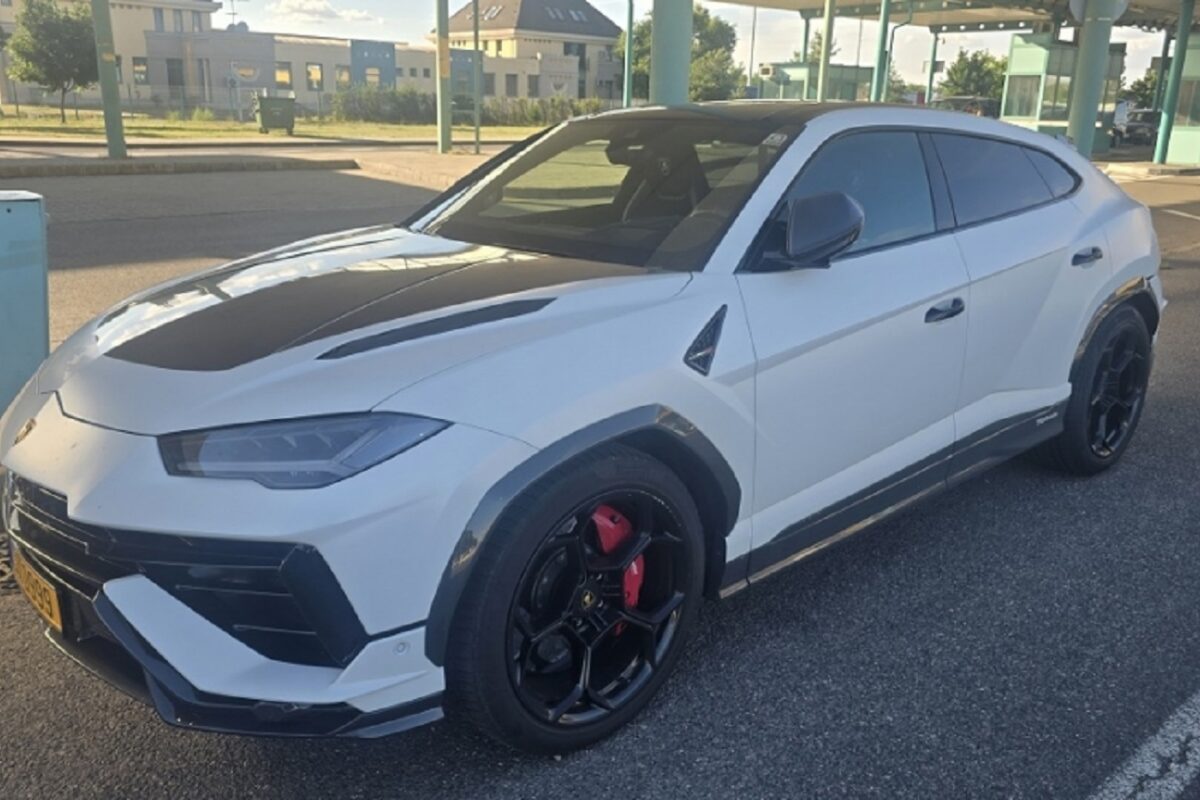 120 milliós Lamborghinit fogtak a határon