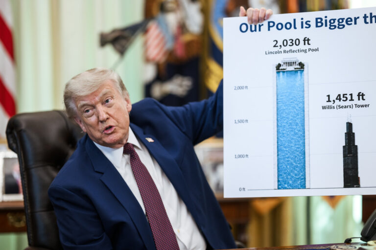 Nagyon súlyos állítások jelentek meg Donald Trump-ról – videón a furcsa jelenet