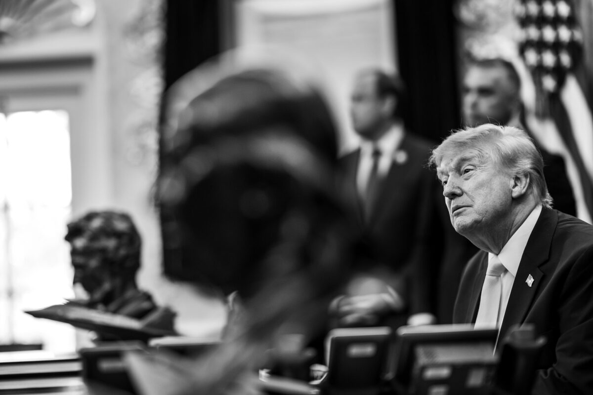 Donald Trump rendkívüli bejelentése – Irán lőtte ki a legendás amerikai helikoptert