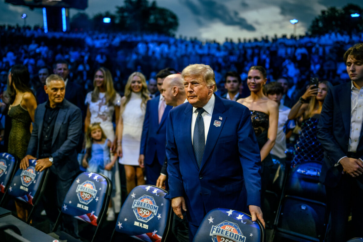 Donald Trump nem lassít – most épp az Apple kapcsán tett azonnali bejelentést