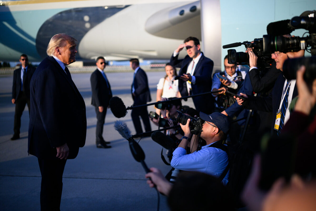 Lebontják Donald Trump egykori villáját