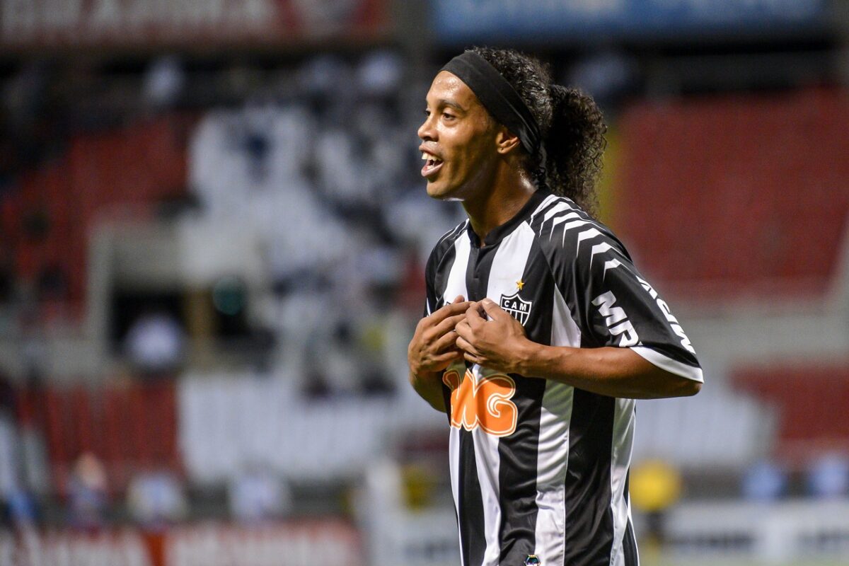 Óriási meglepetésre Ronaldinho 46 évesen aláírt egy csapathoz