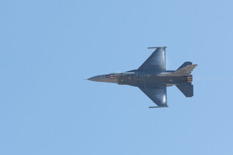 40 év után is bevethetők a legendás amerikai F–16-os vadászgépek
