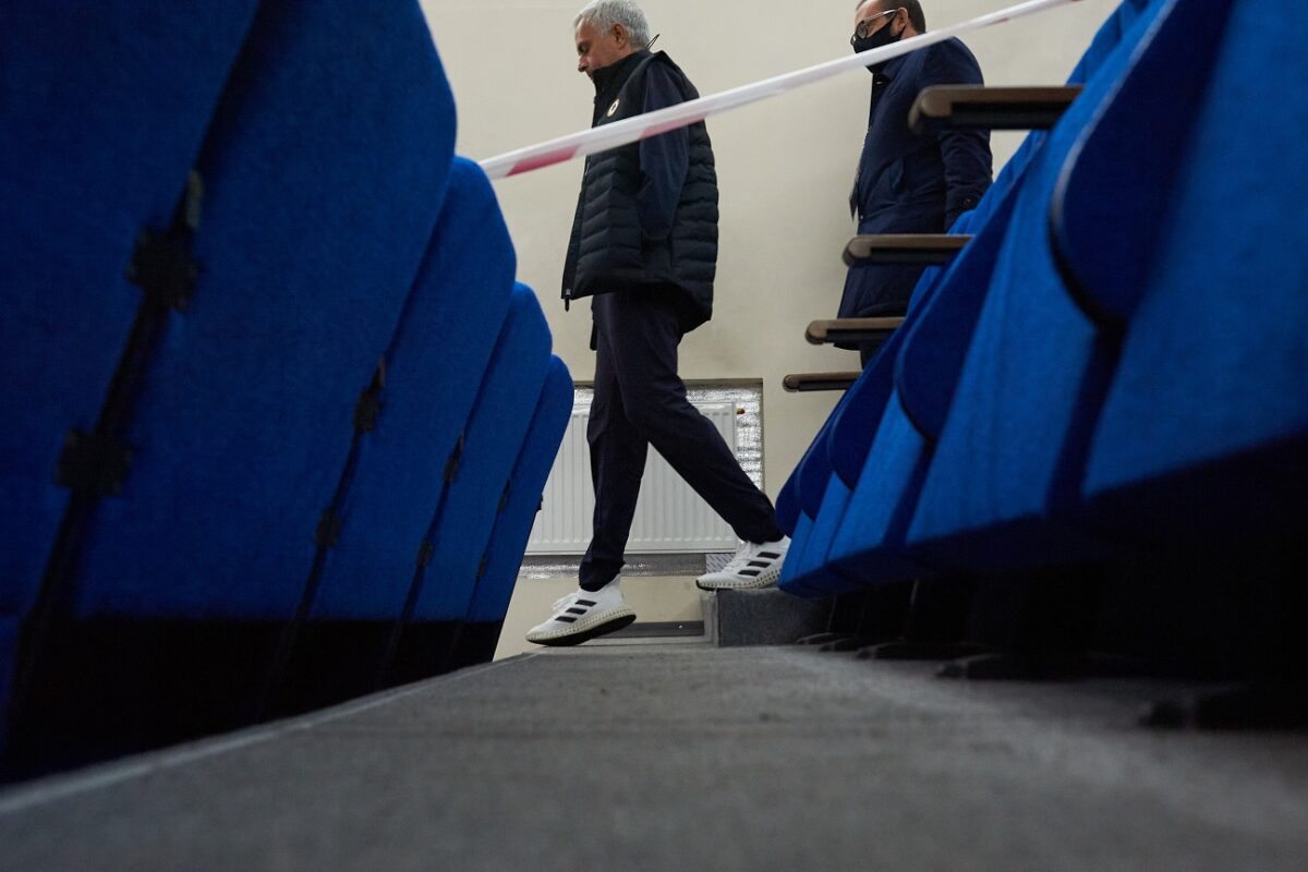 Váratlan nagy név bukkanhat fel José Mourinho stábjában