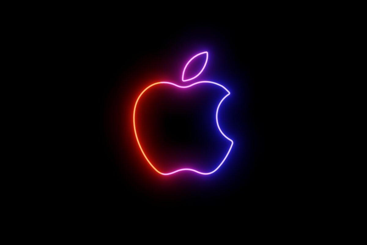 Egyetlen színben debütálhat az Apple hajlítható iPhone-ja