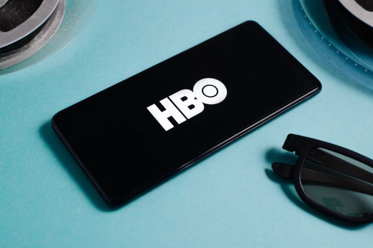 Új szereplőkkel és nagyobb csatákkal folytatódik a legendás sci-fi sorozat az HBO-n