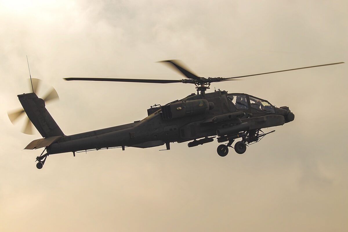 Lezuhant egy amerikai Apache a Hormuzi-szoros térségében – bejelentést tett Trump