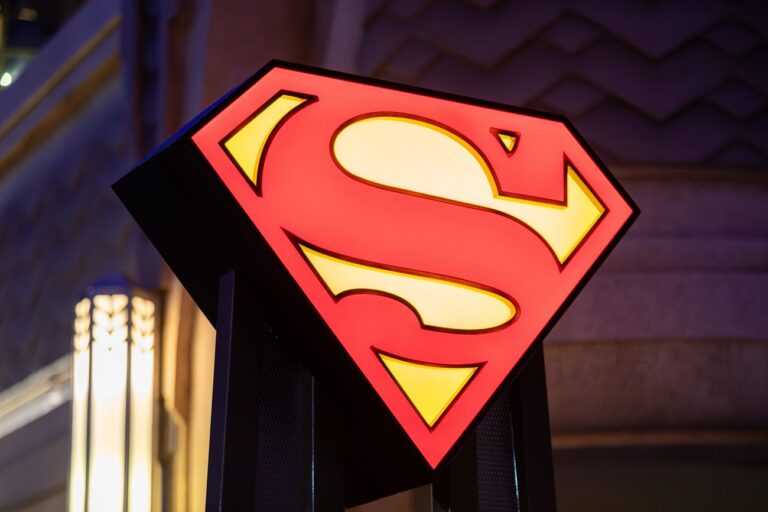 Űrwestern hangulatban érkezik a Supergirl a mozikba június végén