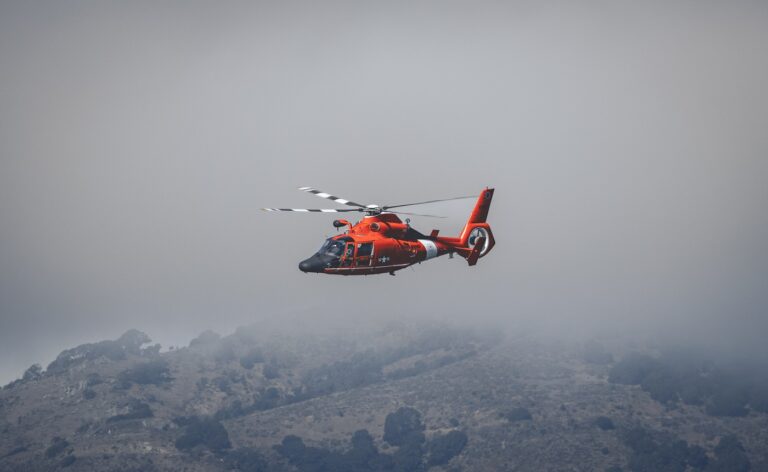 Súlyos légi-baleset történt – lezuhant az amerikai partőrség helikoptere Alaszkában