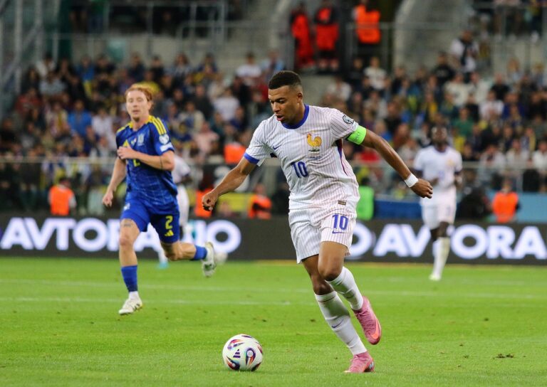 Mbappé más mezt visel a vb-n, mint a csapattársai – ez az oka