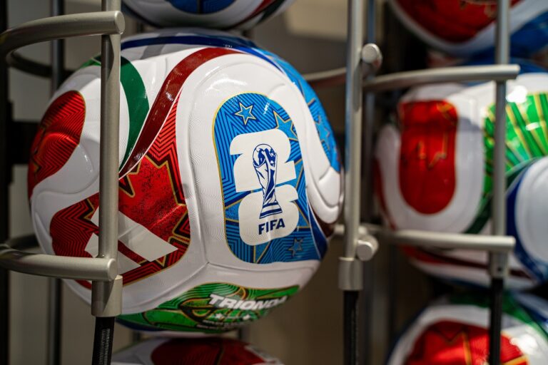 Kitoloncolt játékvezető, törölt jegyek, mégis minden rendben a FIFA szerint a vb előtt