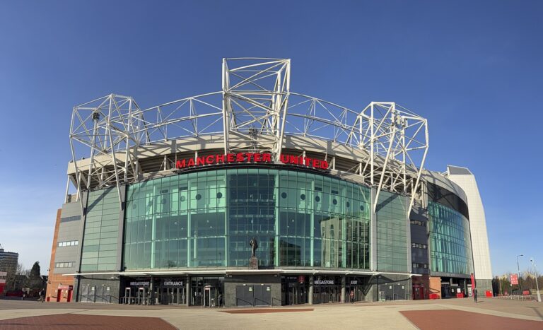 Hatalmas dobásra készül a Manchester United az Old Trafford árnyékában