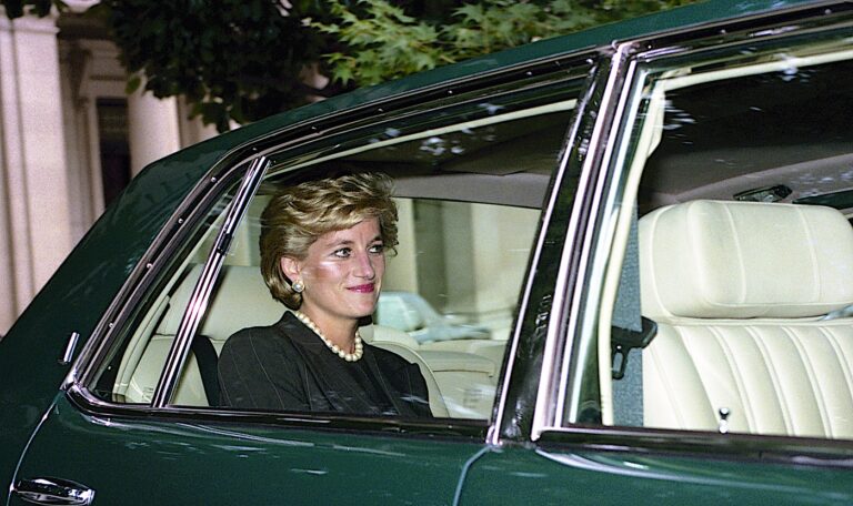 Csak most derült ki – így utasította vissza Diana hercegné JFK Jr. ajánlatát